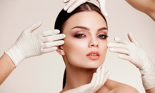 Hand on the gloves on the girl's face